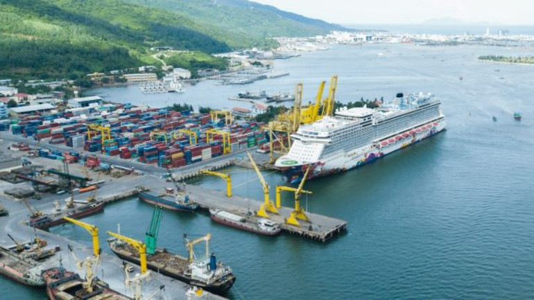 Bộ Xây dựng sẽ có cơ chế ưu đãi đầu tư đối với các doanh nghiệp cảng xanh, đồng thời đưa tiêu chí cảng xanh là một trong các tiêu chí để cấp có thẩm quyền xem xét lựa chọn nhà đầu tư thực hiện dự án cảng biển đặc biệt tại khu bến Liên Chiểu.