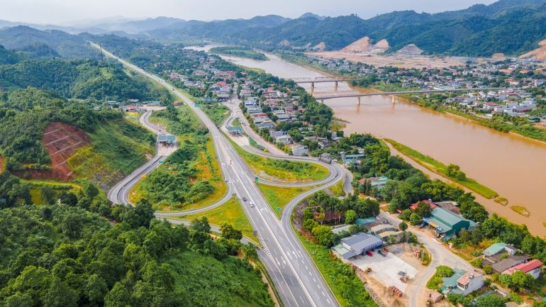 VEC đã tăng cường nhiều giải pháp để bảo đảm trật tự, an toàn giao thông trên các tuyến cao tốc, đặc biệt chú trọng công tác tuyên truyền, giáo dục, nâng cao nhận thức của người dân.