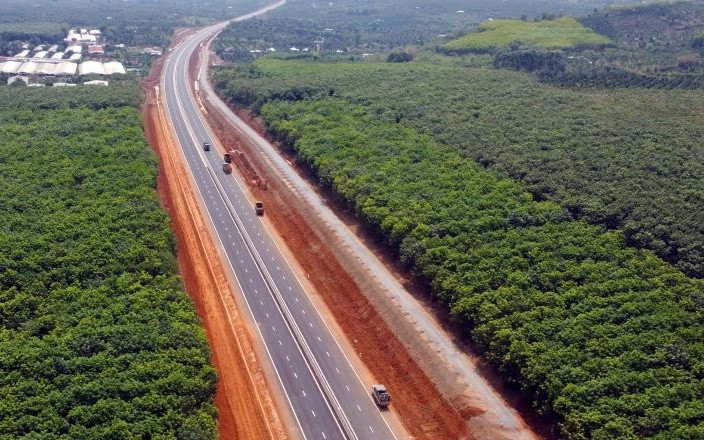 Một đoạn tuyến cao tốc bắc-nam đang được hoàn thiện.