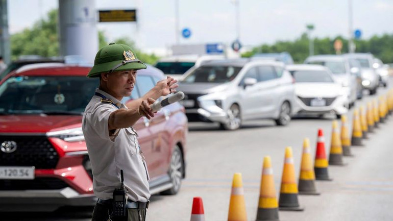 Phân luồng giao thông tại Cảng Hàng không quốc tế Nội Bài. Phân luồng giao thông tại Cảng Hàng không quốc tế Nội Bài.