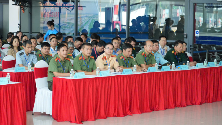 Đại diện lãnh đạo các cơ quan tham dự Diễn tập.