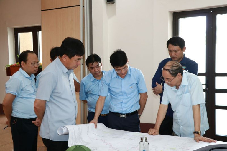 Lãnh đạo TKV kiểm tra tình hình sản xuất tại Công ty Than Mông Dương.