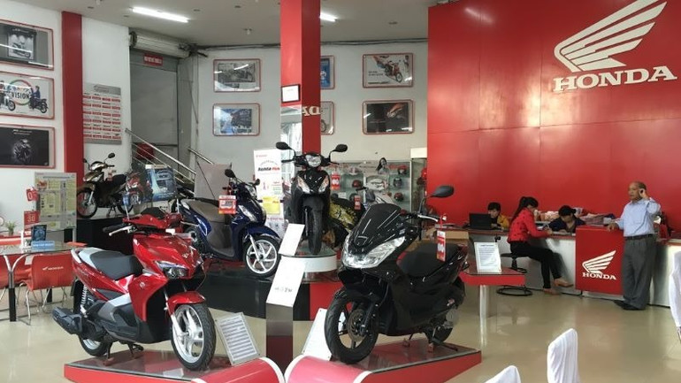 Cục Đăng kiểm Việt Nam phối hợp cùng Hiệp hội các nhà sản xuất, nhập khẩu xe máy Việt Nam (VAMM) đề xuất sử dụng các cơ sở bảo hành, bảo dưỡng xe máy của các đại lý bán xe thuộc VAMM và các cơ sở xã hội hóa để tham gia thực hiện kiểm định khí thải xe máy.