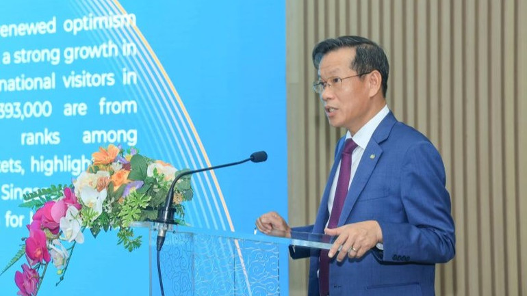 Ông Đặng Anh Tuấn, Phó Tổng Giám đốc Vietnam Airlines phát biểu.