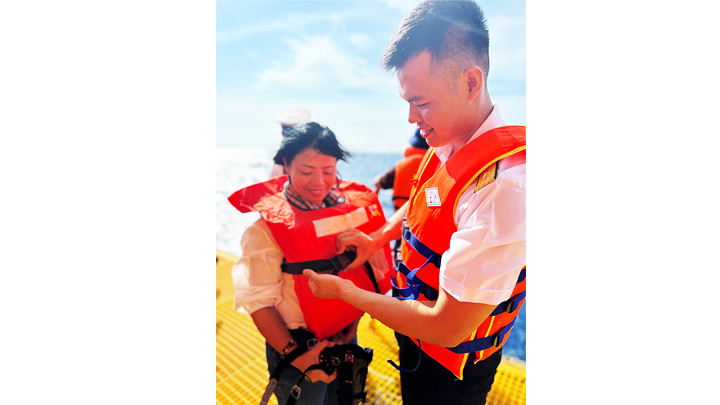 Ân cần chu đáo.