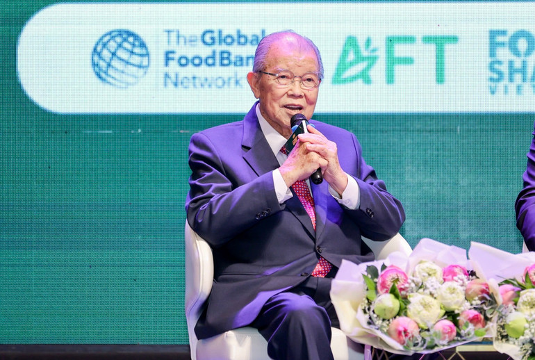 GS,TS, Anh hùng Lao động, Nhà giáo Nhân dân Võ Tòng Xuân. GS,TS, Anh hùng Lao động, Nhà giáo Nhân dân Võ Tòng Xuân.