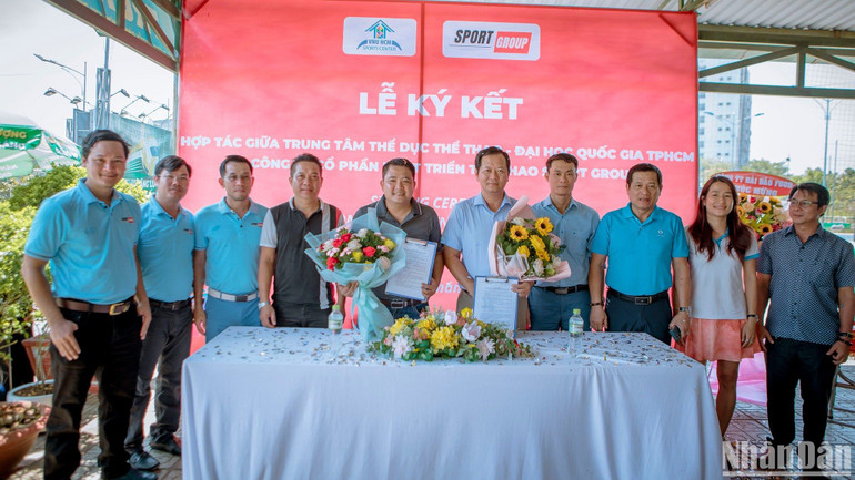 Đại diện các đơn vị hợp tác thực hiện các hoạt động nhằm nâng cao chất lượng phong trào thể thao học đường trên địa bàn Thành phố Hồ Chí Minh và các địa phương.