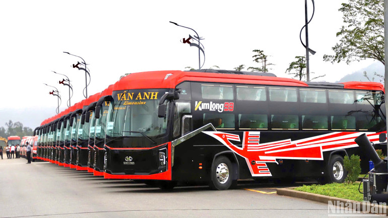 Hình ảnh các dòng xe bàn giao tại lễ ký kết.