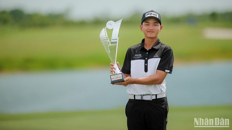 Nguyễn Anh Minh giành giải thưởng vận động viên nghiệp dư xuất sắc nhất tại giải đấu.