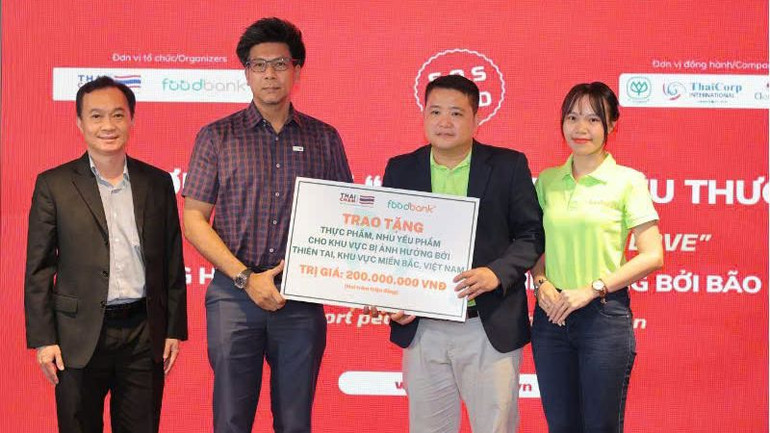 Hiệp hội doanh nghiệp Thái Lan tại Việt Nam (Thaicham) trao ủng hộ 200 tấn nhu yếu phẩm, lương thực ủng hộ các tỉnh miền bắc bị thiệt hại do bão số 3.