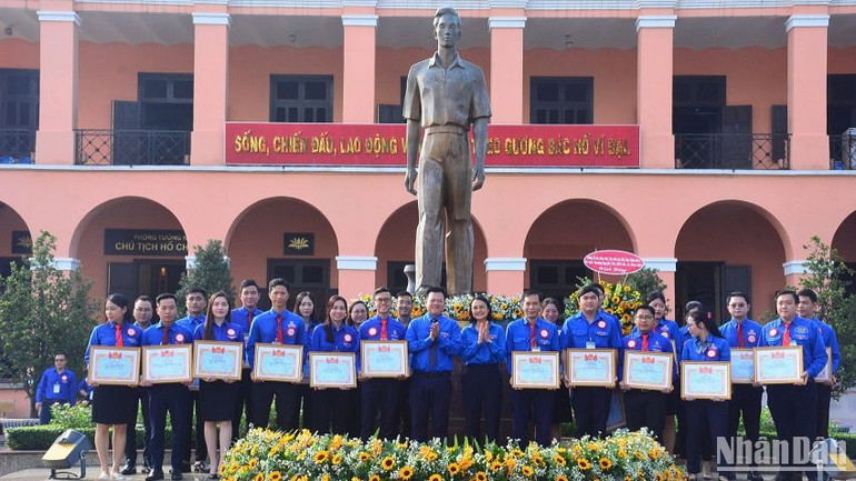 Các gương mặt trẻ được trao Giải thưởng “Nguyễn Văn Trỗi” lần thứ 14.