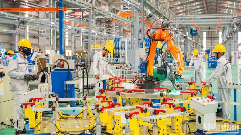 Quá trình lắp ráp được áp dụng nhiều công đoạn tự động hóa.