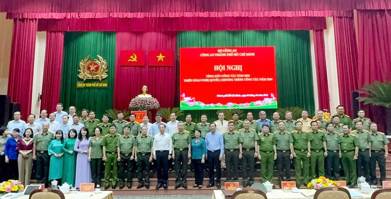 Các đại biểu dự hội nghị. (Ảnh: ĐỨC NAM)