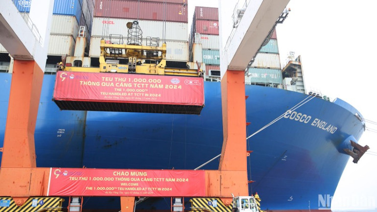 TEU thứ một triệu đang thông qua Cảng Tân Cảng - Cái Mép Thị Vải TEU thứ một triệu đang thông qua Cảng Tân Cảng - Cái Mép Thị Vải
