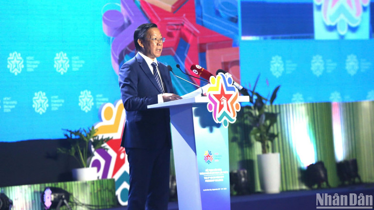 Đồng chí Phan Văn Mãi, Chủ tịch Ủy ban nhân dân Thành phố Hồ Chí Minh phát biểu tại hội nghị. (Ảnh: THẾ ANH) Đồng chí Phan Văn Mãi, Chủ tịch Ủy ban nhân dân Thành phố Hồ Chí Minh phát biểu tại hội nghị. (Ảnh: THẾ ANH)