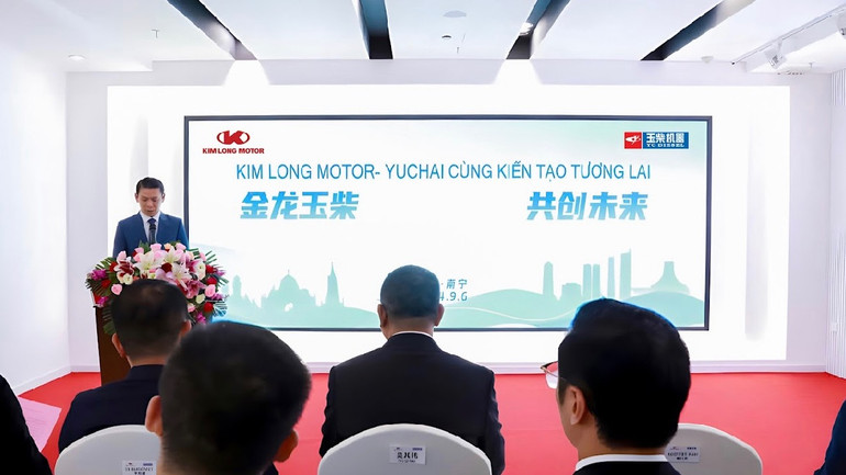 Đại diện lãnh đạo Kim Long motor phát biểu tại chương trình.