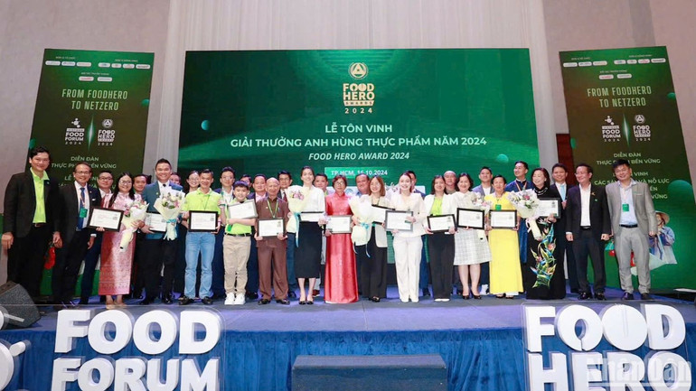 Ban tổ chức tôn vinh các cá nhân, doanh nghiệp, tổ chức có nhiều đóng góp trong việc bảo đảm sự bền vững, an sinh xã hội của thực phẩm đối với cộng đồng. Ban tổ chức tôn vinh các cá nhân, doanh nghiệp, tổ chức có nhiều đóng góp trong việc bảo đảm sự bền vững, an sinh xã hội của thực phẩm đối với cộng đồng.