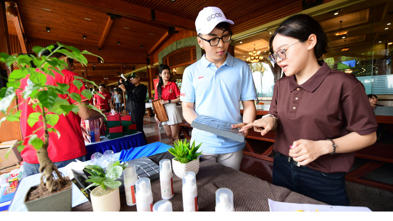 Các hoạt động giao lưu kết nối bên lề giải đấu (Ảnh: QUANG ĐỊNH)