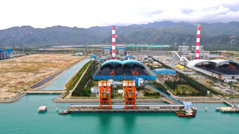 Toàn cảnh Nhà máy Nhiệt điện Vĩnh Tân 2 nhìn từ cảng than. Toàn cảnh Nhà máy Nhiệt điện Vĩnh Tân 2 nhìn từ cảng than.