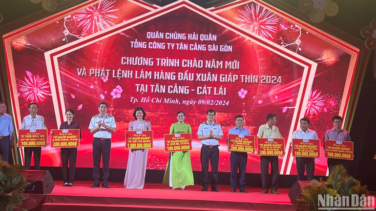 Tổng Công ty Tân cảng Sài Gòn ủng hộ gần 3 tỷ đồng cho Quỹ vì người nghèo của Thành phố Hồ Chí Minh và các địa phương của thành phố.