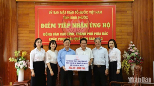 Cán bộ, công nhân viên chức, người lao động Công ty Điện lực Bình Phước chung tay hỗ trợ đồng bào bão lụt ở miền bắc