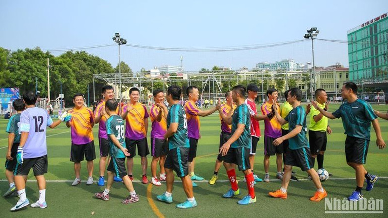 Trận ra quân vòng bảng, đội bóng Báo Nhà báo và Công luận đã có chiến thắng đầu tiên trước đội bóng Báo Người Lao động.