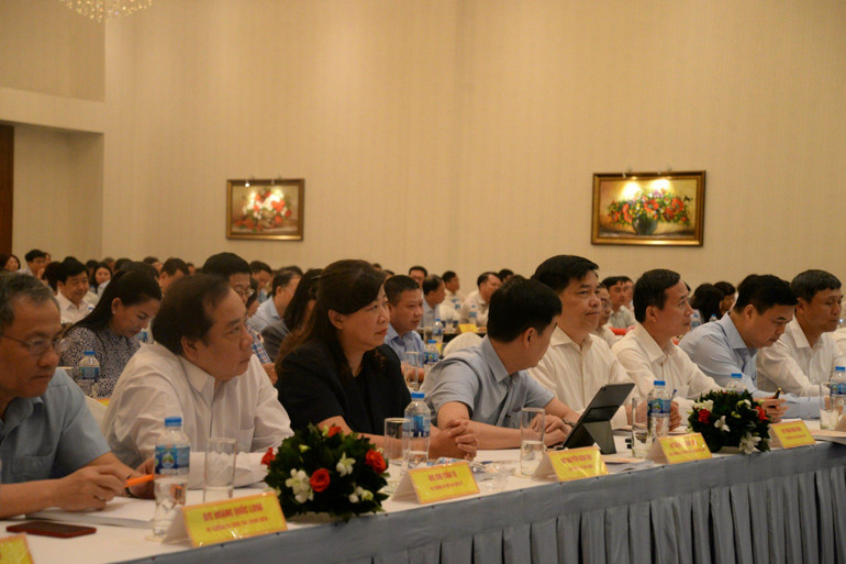 Các đại biểu dự hội nghị.
