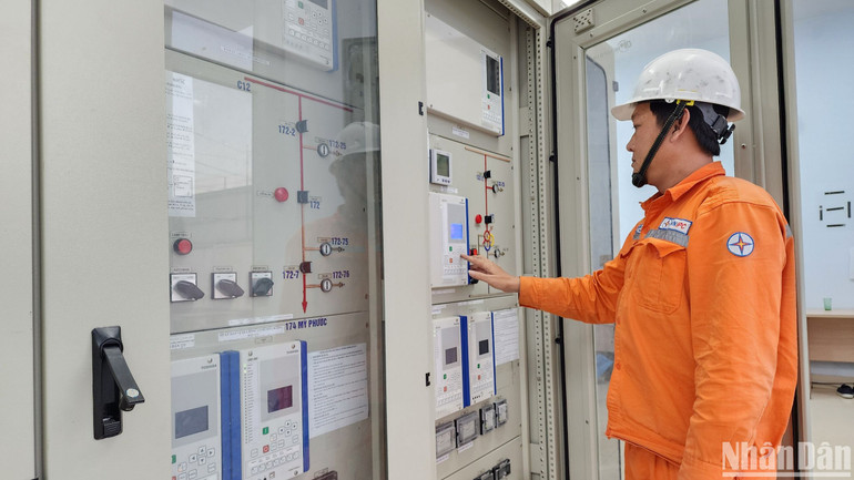 EVNSPC bố trí hơn 15 nghìn ca trực để bảo đảm cấp điện an toàn, ổn định suốt Tết.