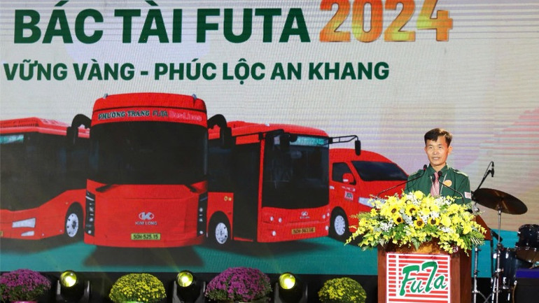 Lái xe của Phương Trang Group phát biểu cảm nghĩ tại chương trình tri ân