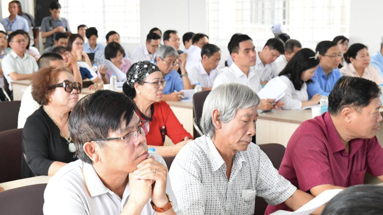 Các hộ dân 5 khu phố thuộc 3 phường: Bình An, Bình Khánh, An Khánh, quận 2 (nay là thành phố Thủ Đức) dự buổi thông báo kết quả (Ảnh: Việt Dũng) Các hộ dân 5 khu phố thuộc 3 phường: Bình An, Bình Khánh, An Khánh, quận 2 (nay là thành phố Thủ Đức) dự buổi thông báo kết quả (Ảnh: Việt Dũng)