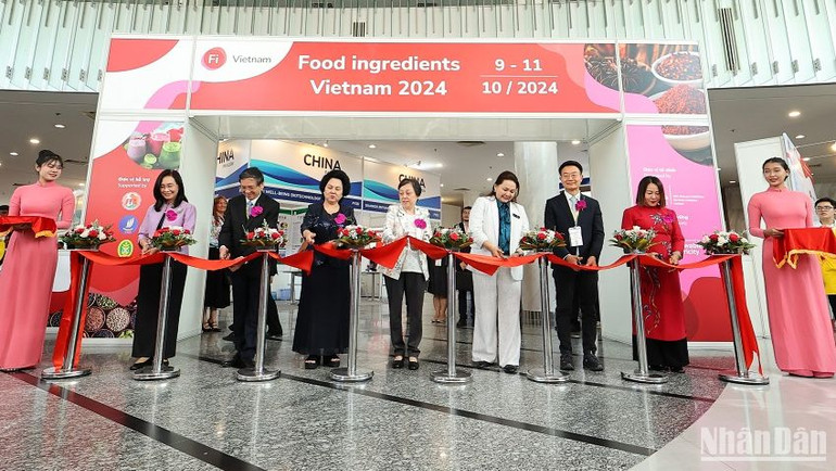 Các đại biểu dự lễ cắt băng khai mạc triển lãm Fi Vietnam 2024. Các đại biểu dự lễ cắt băng khai mạc triển lãm Fi Vietnam 2024.