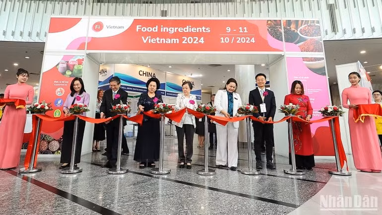 Các đại biểu dự lễ cắt băng khai mạc triển lãm Fi Vietnam 2024. Các đại biểu dự lễ cắt băng khai mạc triển lãm Fi Vietnam 2024.