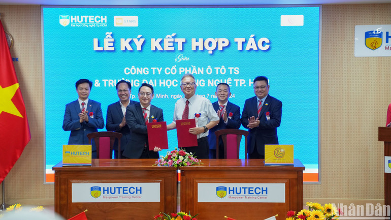 Các doanh nghiệp và Hutech ký kết phối hợp đào tạo nhân lực chất lượng cao.