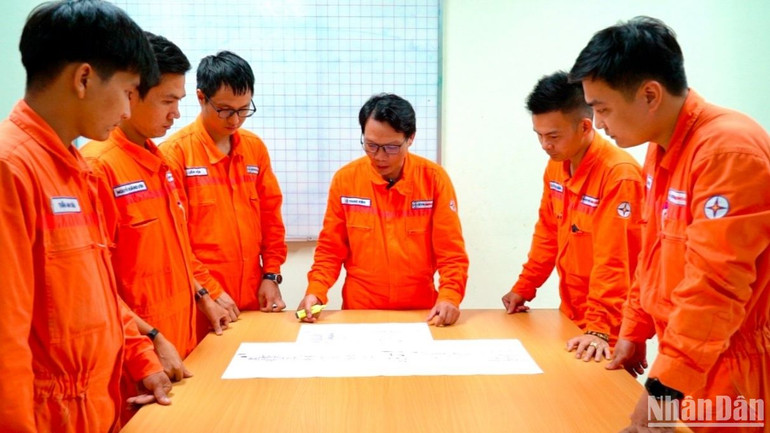 Phong trào sáng tạo liên tục trong công việc nhận được sự tham gia sôi nổi của cán bộ, công nhân viên Công ty EPS.