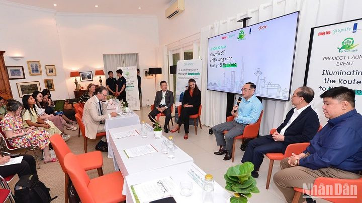 Các đơn vị trao đổi tại buổi công bố cuộc thi.