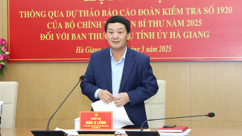 Bí thư Tỉnh ủy Hà Giang Hầu A Lềnh phát biểu ý kiến tại buổi làm việc với đoàn công tác của Bộ Chính trị, Ban Bí thư.