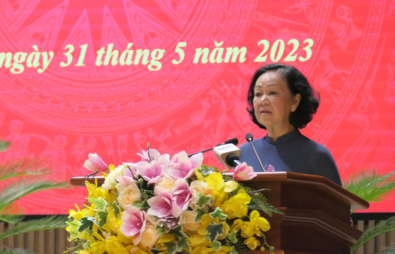 Đồng chí Trương Thị Mai phát biểu tại hội nghị.