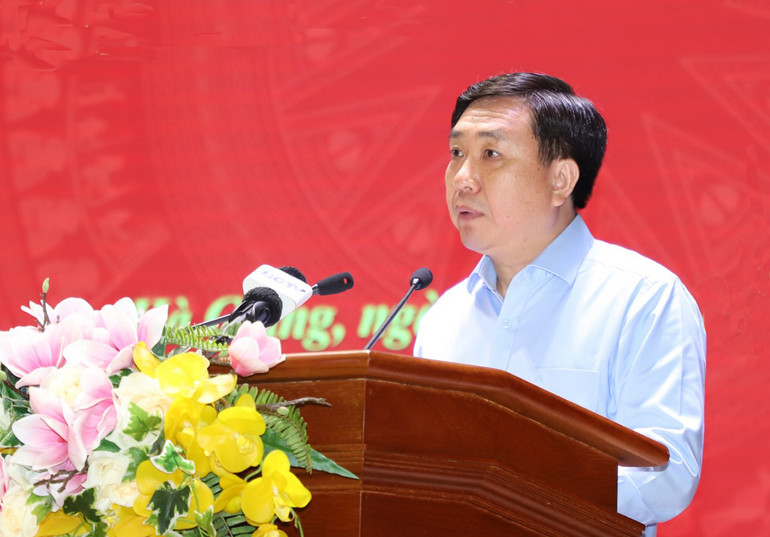 Đồng chí Nguyễn Mạnh Dũng, Quyền Bí thư Tỉnh ủy Hà Giang phát biểu tại hội nghị.