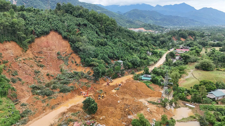 Phấn đấu đến đầu giờ chiều 2/10 thông tuyến Quốc lộ 2.