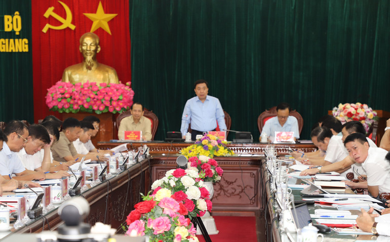 Đồng chí Nguyễn Mạnh Dũng, Quyền Bí thư Tỉnh ủy Hà Giang kết luận buổi làm việc.