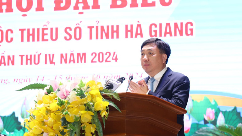 Quyền Bí thư Tỉnh ủy Hà Giang Nguyễn Mạnh Dũng phát biểu tại Đại hội.