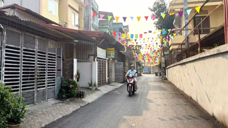 Các tuyến đường ngõ vào khu dân cư tổ 14, phường Nguyễn Trãi sạch, đẹp hơn khi được xã hội hóa đổ bê-tông nhựa asphalt. Các tuyến đường ngõ vào khu dân cư tổ 14, phường Nguyễn Trãi sạch, đẹp hơn khi được xã hội hóa đổ bê-tông nhựa asphalt.