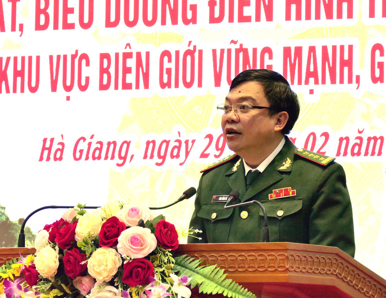 Đại tá Đào Hồng Hà, Chính ủy Bộ Chỉ huy Bộ đội Biên phòng tỉnh Hà Giang phát biểu tại hội nghị.