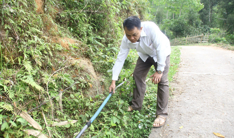 Nhiều đoạn ống nước sạch sinh hoạt tại xã Khuôn Lùng, huyện Xín Mần bị hư hỏng.