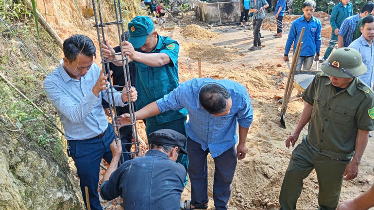 Nhiều địa phương tại huyện Hoàng Su Phì cũng đã đồng loạt khởi công xoá nhà tạm, nhà dột nát cho hộ nghèo.