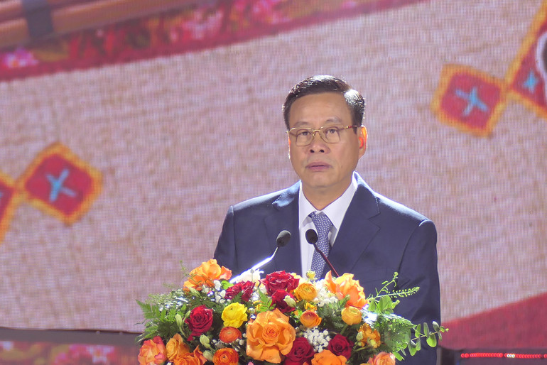 Chủ tịch Ủy ban nhân dân tỉnh Hà Giang Nguyễn Văn Sơn khai mạc lễ hội.