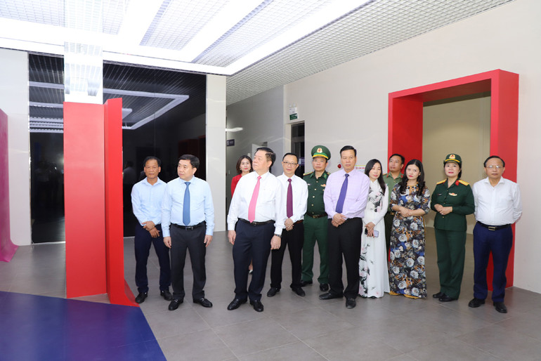 Trưởng Ban Tuyên giáo Trung ương Nguyễn Trọng Nghĩa thăm Bảo tàng tỉnh Hà Giang.