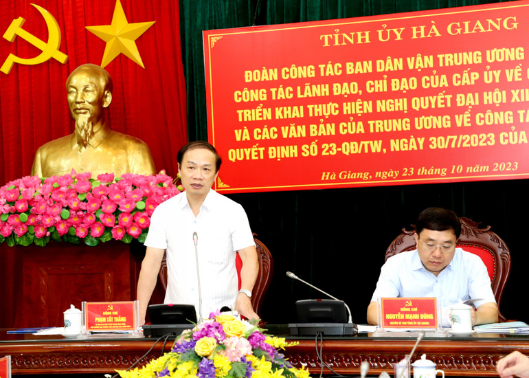 Phó Trưởng Ban Thường trực Ban Dân vận Trung ương Phạm Tất Thắng phát biểu tại buổi làm việc.