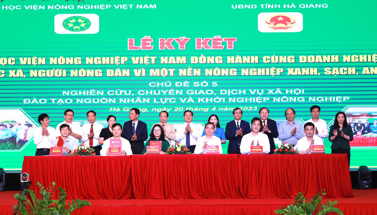 Ký kết chương trình hợp tác giữa Học viện Nông nghiệp Việt Nam và các tỉnh.