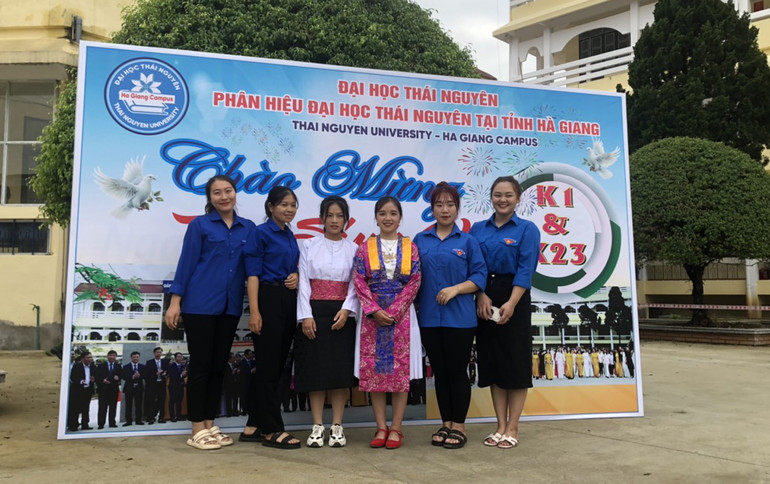 Các thí sinh vùng cao Hà Giang thi năng khiếu tại Phân hiệu Đại học Thái Nguyên tại Hà Giang.